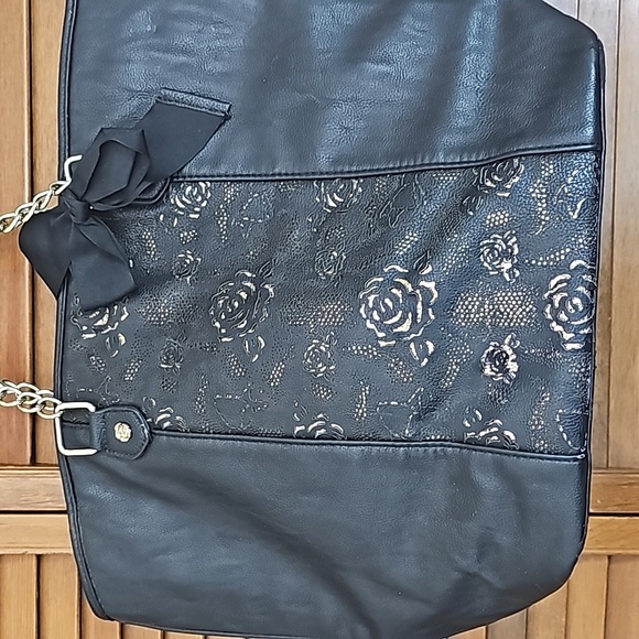 Betsey Johnson vegan leather laser cut purse tote golden tone roses - Picture 8 of 14